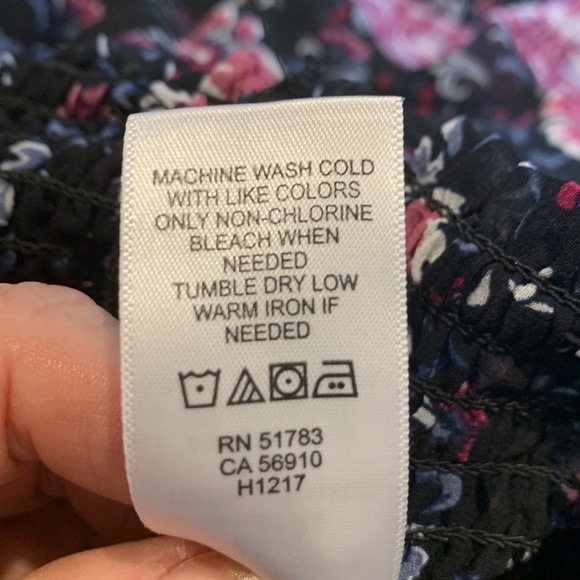 Maurices black and purple flowered shorts size Lg. 100% polyester. Pockets - Picture 6 of 6